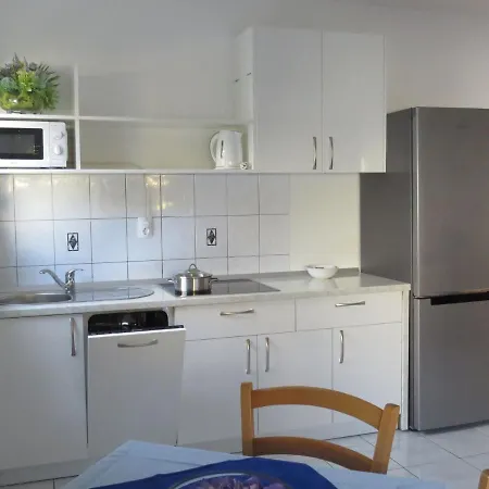 Apartman Seaside In With Barbecue *