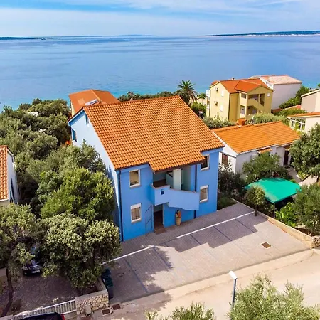 Apartman Seaside In With Barbecue Mandre