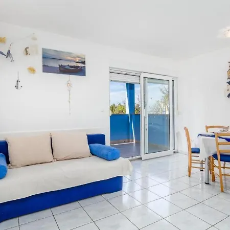 Seaside In With Barbecue *