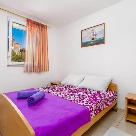 Apartment Seaside In With Barbecue Mandre