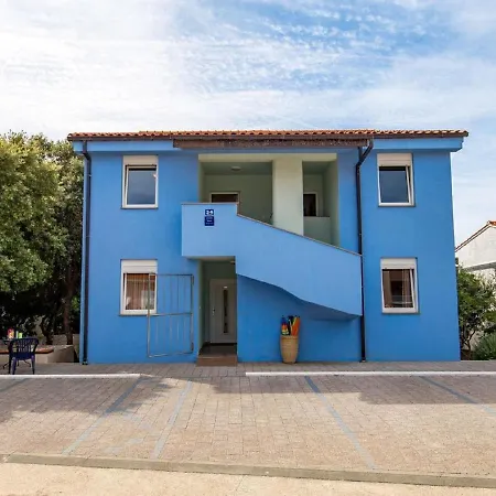 Seaside In With Barbecue Apartment