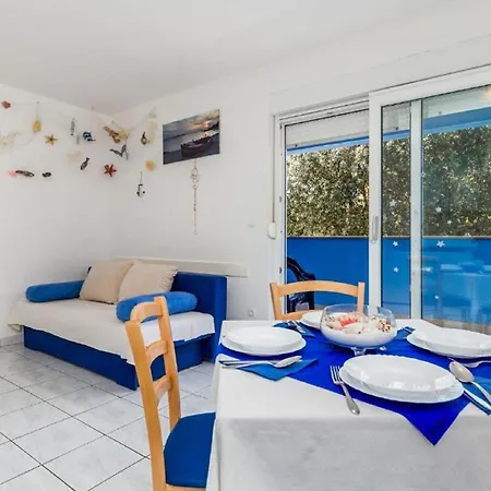 Apartment Seaside In With Barbecue Mandre